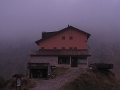 02 Rifugio Calvi nella nebbia